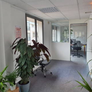Bureau privé 27 m² 5 postes Coworking Rue de Solférino Boulogne-Billancourt 92100 - photo 2